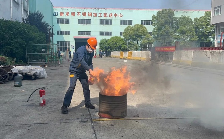 求精新材料集團旗下各單位多種形式慶?！拔逡弧眹H勞動節(jié)