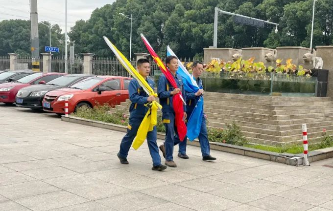 “喜氣洋洋同迎國慶，祝福綿綿共擁國旗”國慶升旗儀式順利舉行