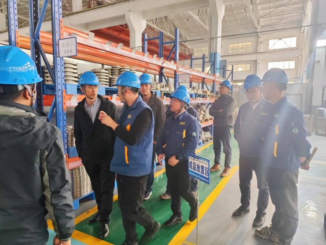 山東某機械大企一行考察求精新材料集團(tuán)